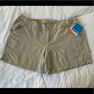 NWT. Columbia Performance Fishing Gear shorts w/mesh pockets & upf 30. Size XL